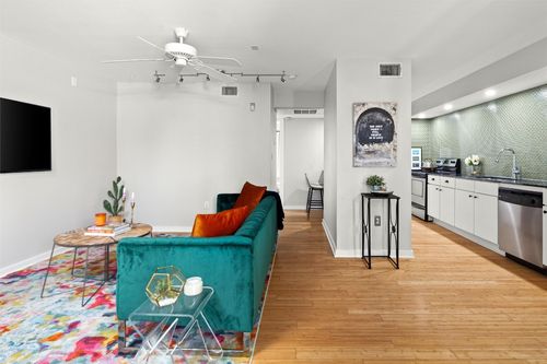 apt-108-2200 Dickson Dr, Austin, TX, 78704-4710 | Card Image
