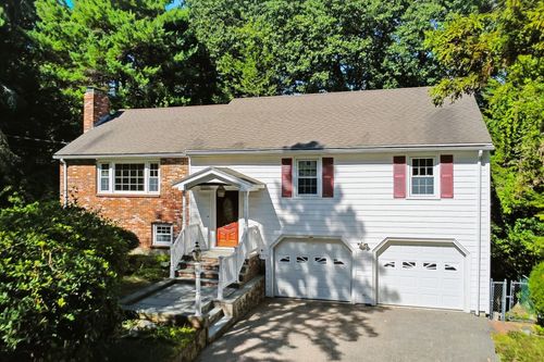110 Thornberry Rd, Winchester, MA, 01890-3245 | Card Image