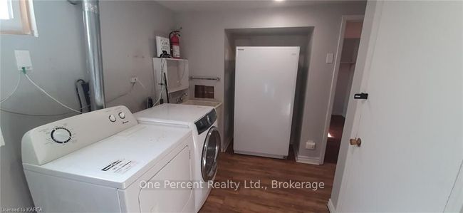 111 Calderwood Dr, House other with 3 bedrooms, 2 bathrooms and 4 parking in Kingston ON | Image 25
