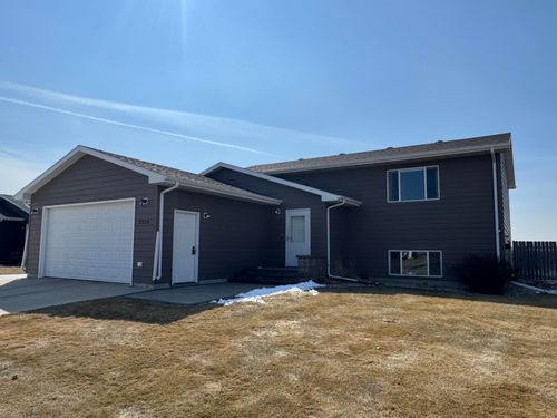 2214 S Lawson St, ABERDEEN, SD, 57401-5662 | Card Image