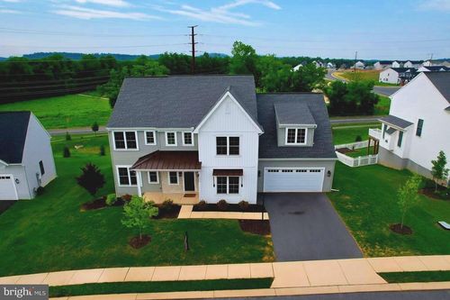 2056 N Autumn Chase Dr, MECHANICSBURG, PA, 17055-9613 | Card Image