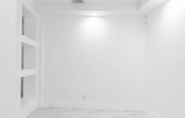 6408 Sandy Bank Ter, Condo with 3 bedrooms, 3 bathrooms and null parking in Riviera Beach FL | Image 4