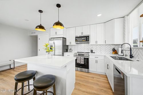 1-4200 N 38th St, Phoenix, AZ, 85018-4847 | Card Image