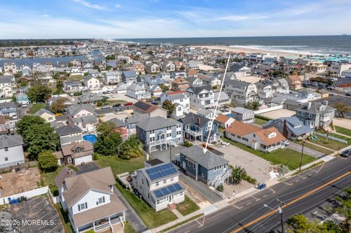 27 Arnold Ave, Point Pleasant Beach, NJ, 08742-3205 | Card Image