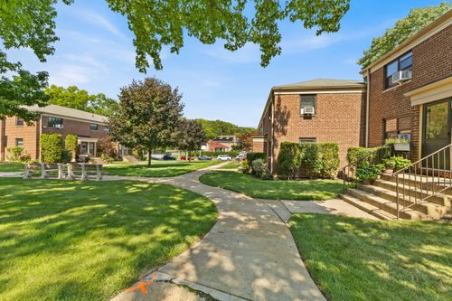 147b1-76-24 Springfield Blvd, Oakland Gardens, NY, 11364-3023 | Card Image
