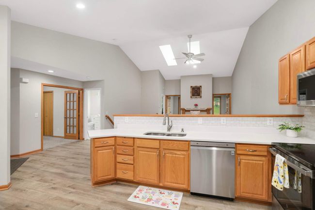 3424 Eagan Oaks Ct, Townhouse with 3 bedrooms, 2 bathrooms and null parking in Eagan MN | Image 6