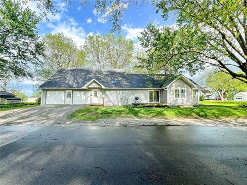 419 W 12th St, Maryville, MO, 64468-1230 | Card Image
