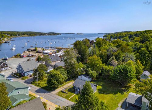 15 Fairmont St, Mahone Bay, NS, B0J2E0 | Card Image