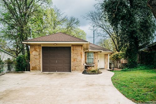 203 S Creek St, Fredericksburg, TX, 78624-4638 | Card Image