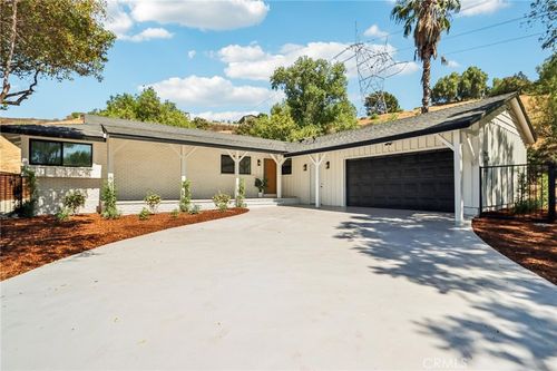11060 Vanda Way, Sun Valley, CA, 91352-1100 | Card Image