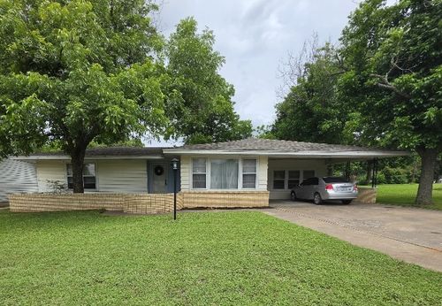 215 Woodard Avenue, Cleburne, TX, 76033 | Card Image
