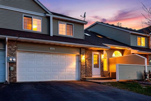 1102 Black Oak Dr, New Brighton, MN, 55112-8401 | Card Image
