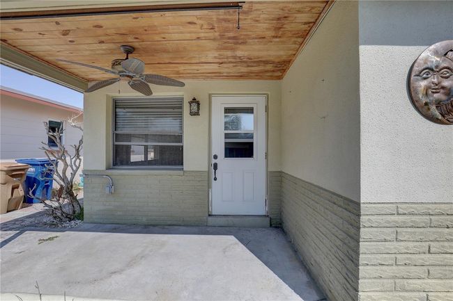 13313 2 Nd St E, House other with 2 bedrooms, 1 bathrooms and null parking in Madeira Beach FL | Image 4
