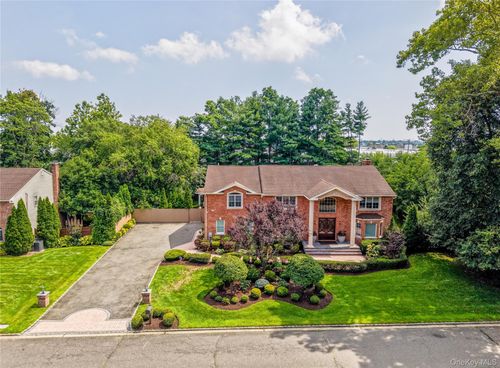 20 Stirrup Ln, Syosset, NY, 11791-4429 | Card Image