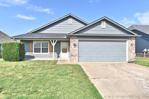 212 Dp Newman Cir, Kiefer, OK, 74041-3008 | Card Image