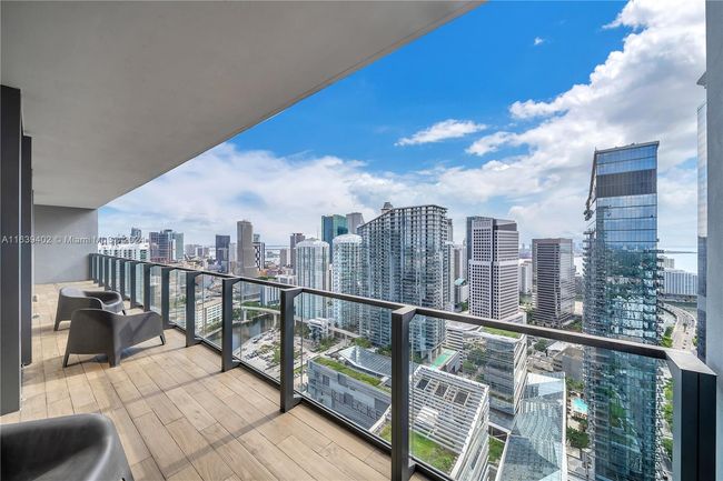 APT-3705 - 88 Sw 7 Th St, Condo with 2 bedrooms, 3 bathrooms and null parking in MIAMI FL | Image 12