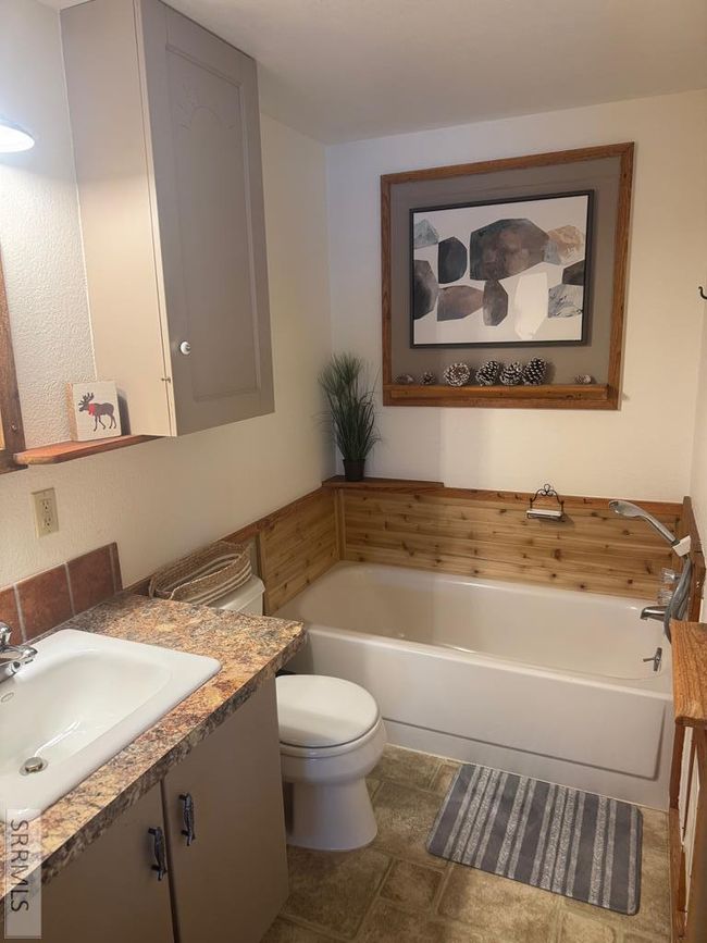 Downstairs Bathroom #2 | Image 27
