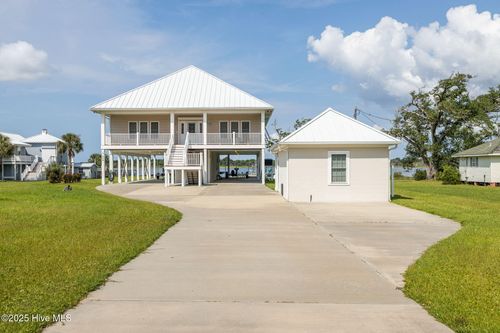 429 Live Oak Rd, Newport, NC, 28570-5147 | Card Image