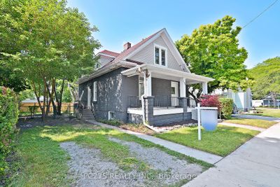 109 Mary St, House other with 3 bedrooms, 1 bathrooms and 2 parking in Sarnia ON | Image 2