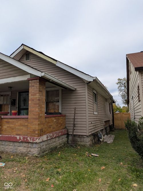 2922 N Sherman Dr, Indianapolis, IN, 46218-3051 | Card Image