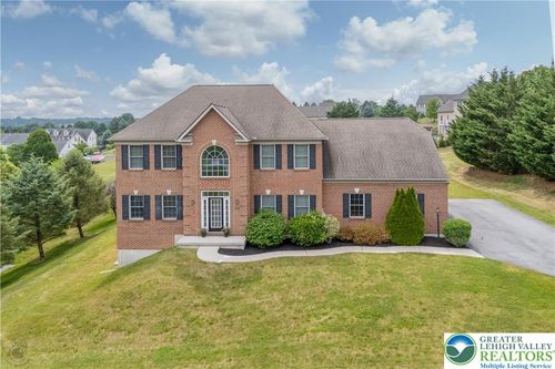 5520 Skyline Dr, SCHNECKSVILLE, PA, 18078-2764 | Card Image