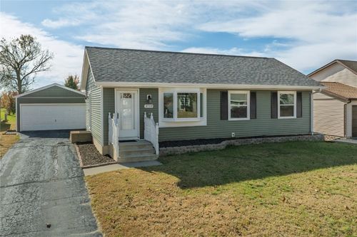 3719 Blue Mound Dr Ne, Cedar Rapids, IA, 52402-1732 | Card Image