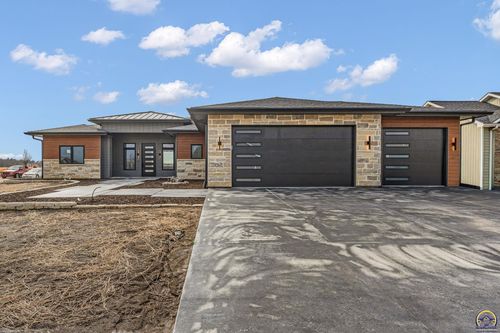 2927 Sw Greenridge St, Topeka, KS, 66614-4641 | Card Image