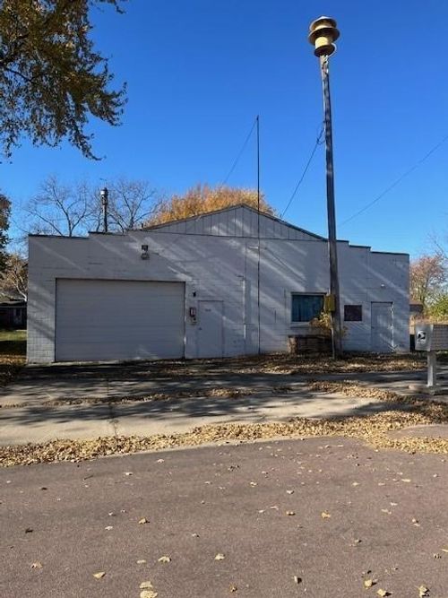 269 8th St, Bingham Lake, MN, 56118-9500 | Card Image