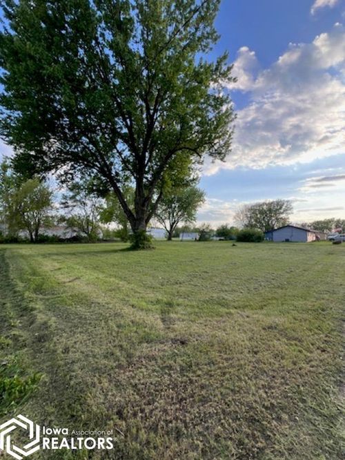 310 W Stanton, Russell, IA, 50238 | Card Image