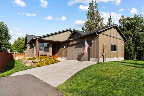 2679 Sw Salmon Ave, Redmond, OR, 97756-9466 | Card Image