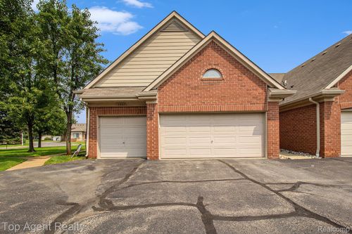 7087 Moore Ct, Shelby Township, MI, 48317-6340 | Card Image