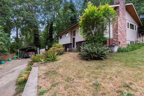 223 Alnus Way, Bremerton, WA, 98310-2285 | Card Image