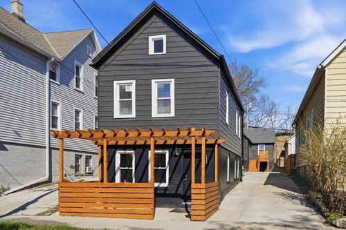 1850 N Warren Avenue, Milwaukee, WI, 53202 | Card Image