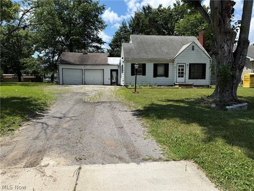 132 N Canfield Niles Road, Youngstown, OH, 44515 | Card Image