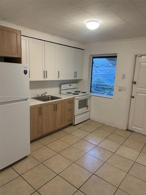 w-409 Sw 4th Ter, Hallandale Beach, FL, 33009 | Card Image