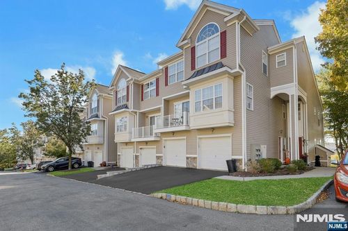 74 Lakeview Court, Pompton Lakes, NJ, 07442 | Card Image