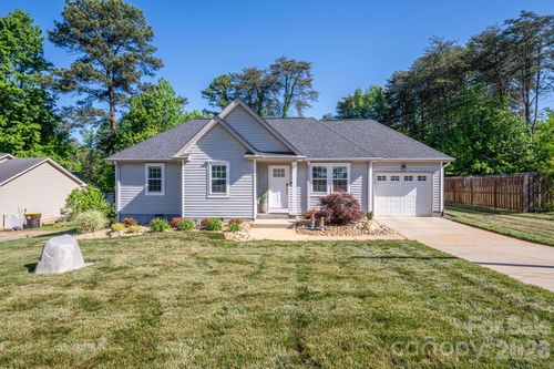 7611 Sarah Dr, Denver, NC, 28037-9132 | Card Image