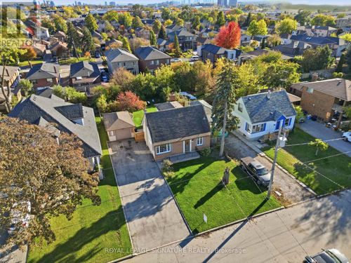 109 Glen Long Avenue, Toronto (Yorkdale-Glen Park), ON, M6B2M4 | Card Image