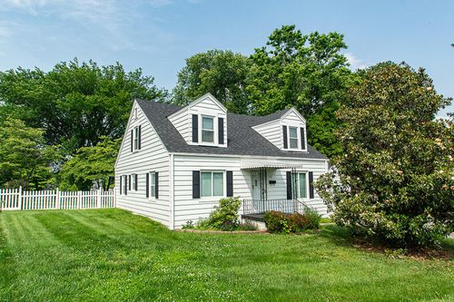 135 Rolling Acres Dr, Frankfort, KY, 40601-3078 | Card Image