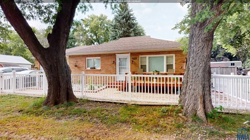 410 W 4th St, Newell, IA, 50568-5049 | Card Image