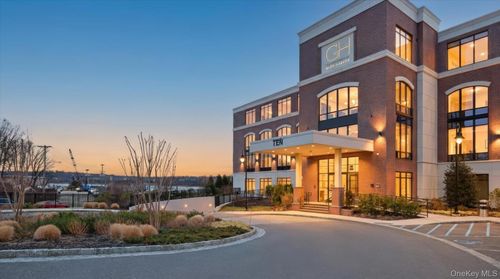 108-10 Shore Rd, Glenwood Landing, NY, 11547-3021 | Card Image