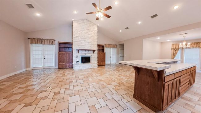 1212 W North St, House other with 3 bedrooms, 3 bathrooms and 2 parking in Louise TX | Image 13
