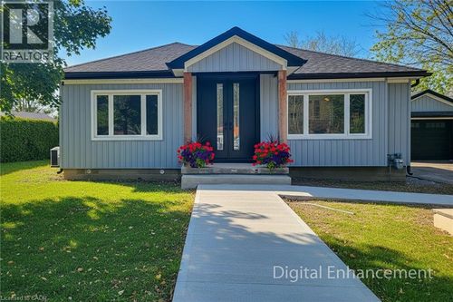355 Ridge Road W, Grimsby, ON, L3M4E7 | Card Image