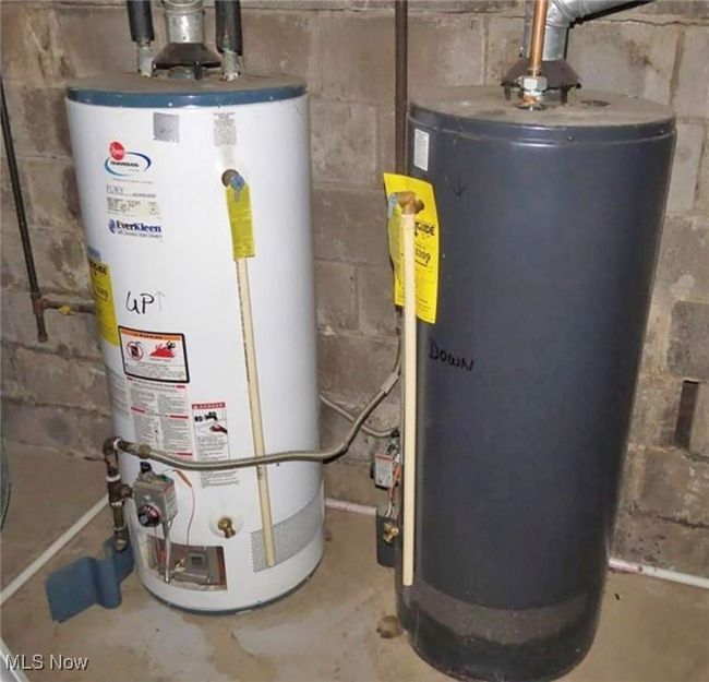 Utility room with water heater | Image 11