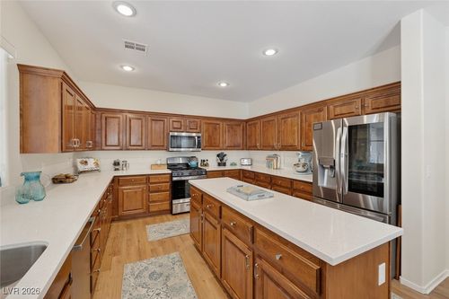 5245 Dawn Break Canyon St, North Las Vegas, NV, 89031-6627 | Card Image