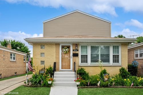 10245 Mcnerney Dr, Franklin Park, IL, 60131-1621 | Card Image