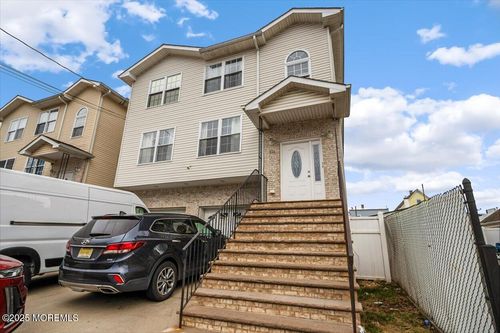 314 Goodwin St, Perth Amboy, NJ, 08861-3918 | Card Image