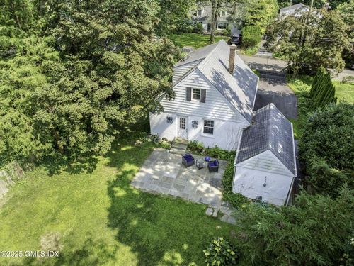 33 Halsey Dr, Old Greenwich, CT, 06870-1228 | Card Image