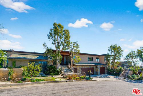1120 El Medio Ave, Pacific Palisades, CA, 90272 | Card Image