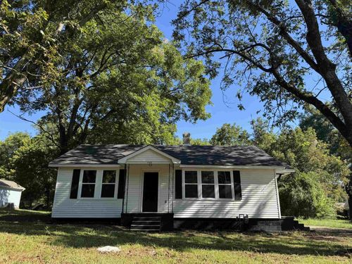 709 Strayhorn St, Senatobia, MS, 38668-2418 | Card Image